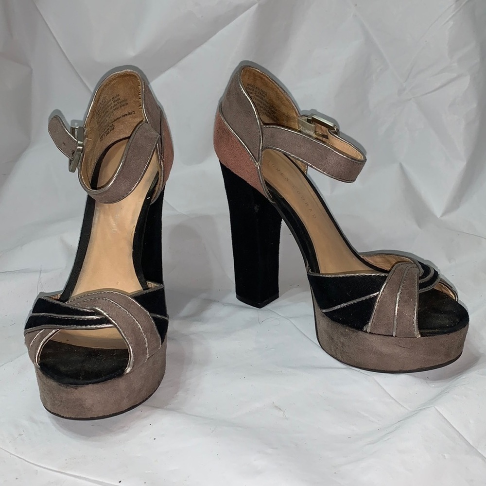 LAUREN Conrad WMS Gray, Pink and Black Peep Toe Heel with front strap Size 8.5M